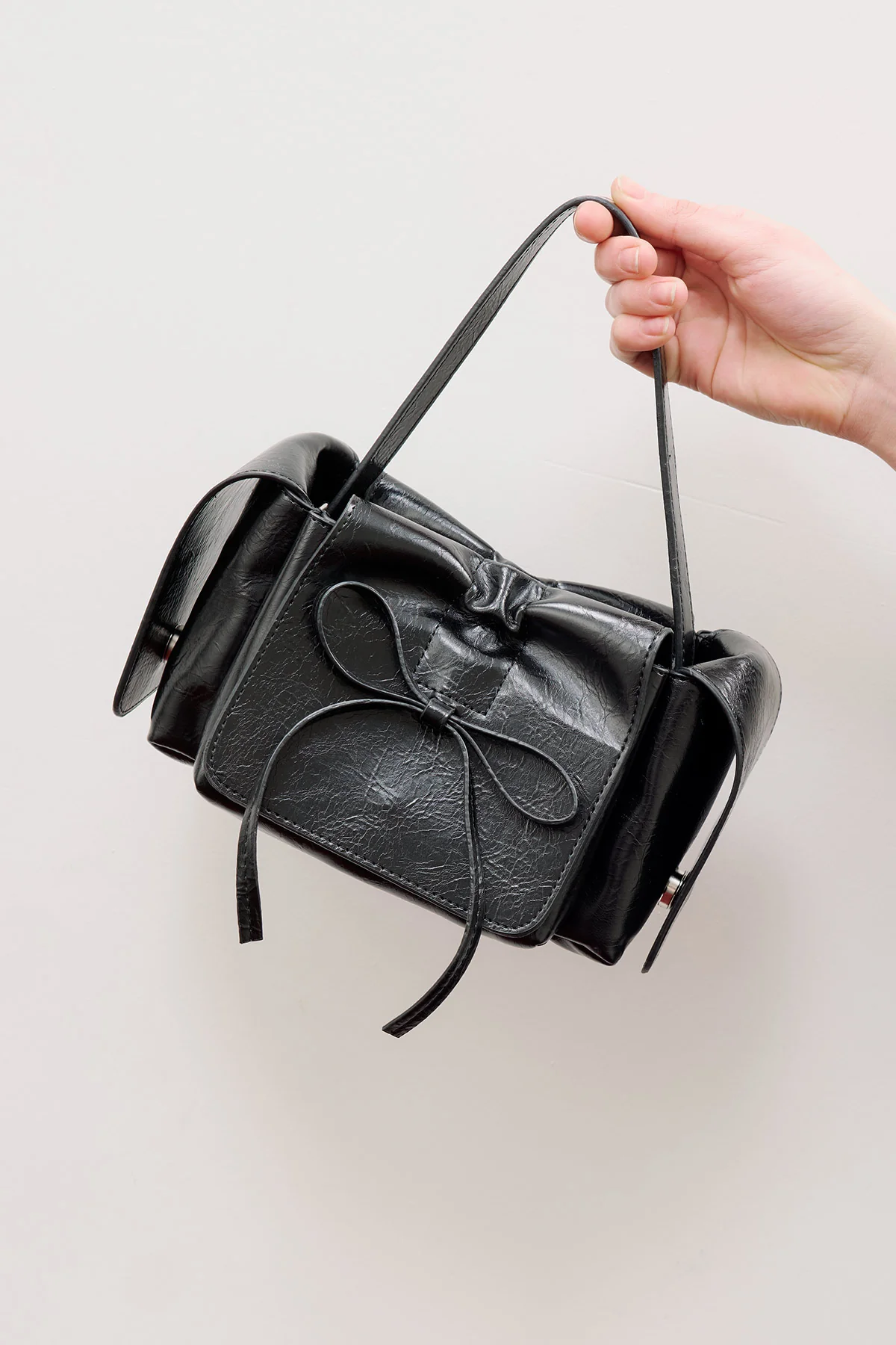 Lyra Bow Bag Black - Image 5