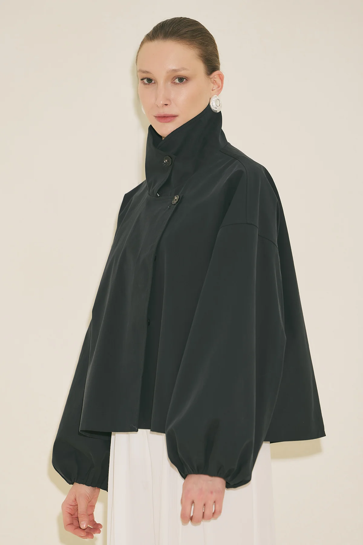 Melva Short Trench Coat With Wide Sleeves Black - Image 13