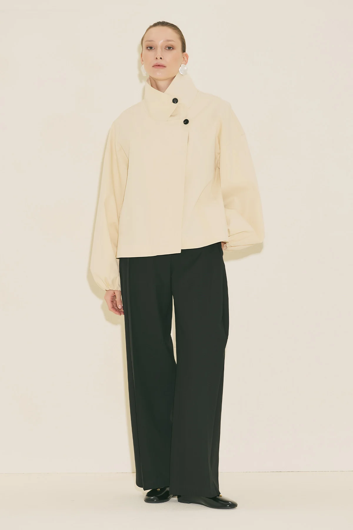 Melva Short Trench Coat With Wide Sleeves Vanilla - Image 12