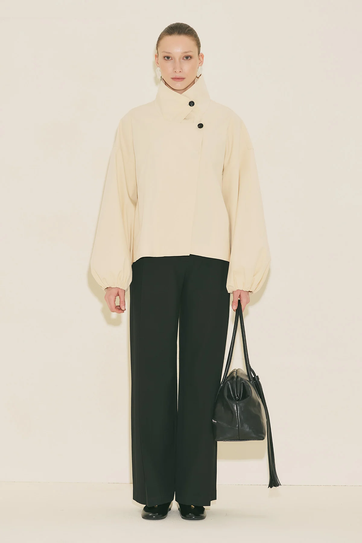 Melva Short Trench Coat With Wide Sleeves Vanilla - Image 2