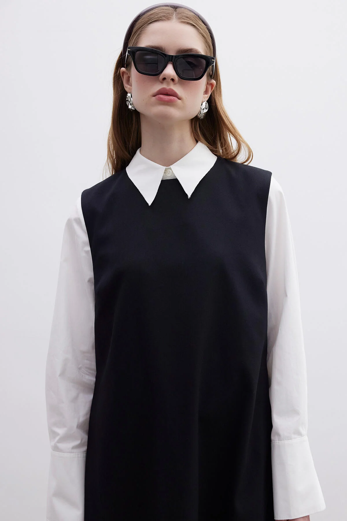 Minimal Sleeveless Dress Black - Image 4