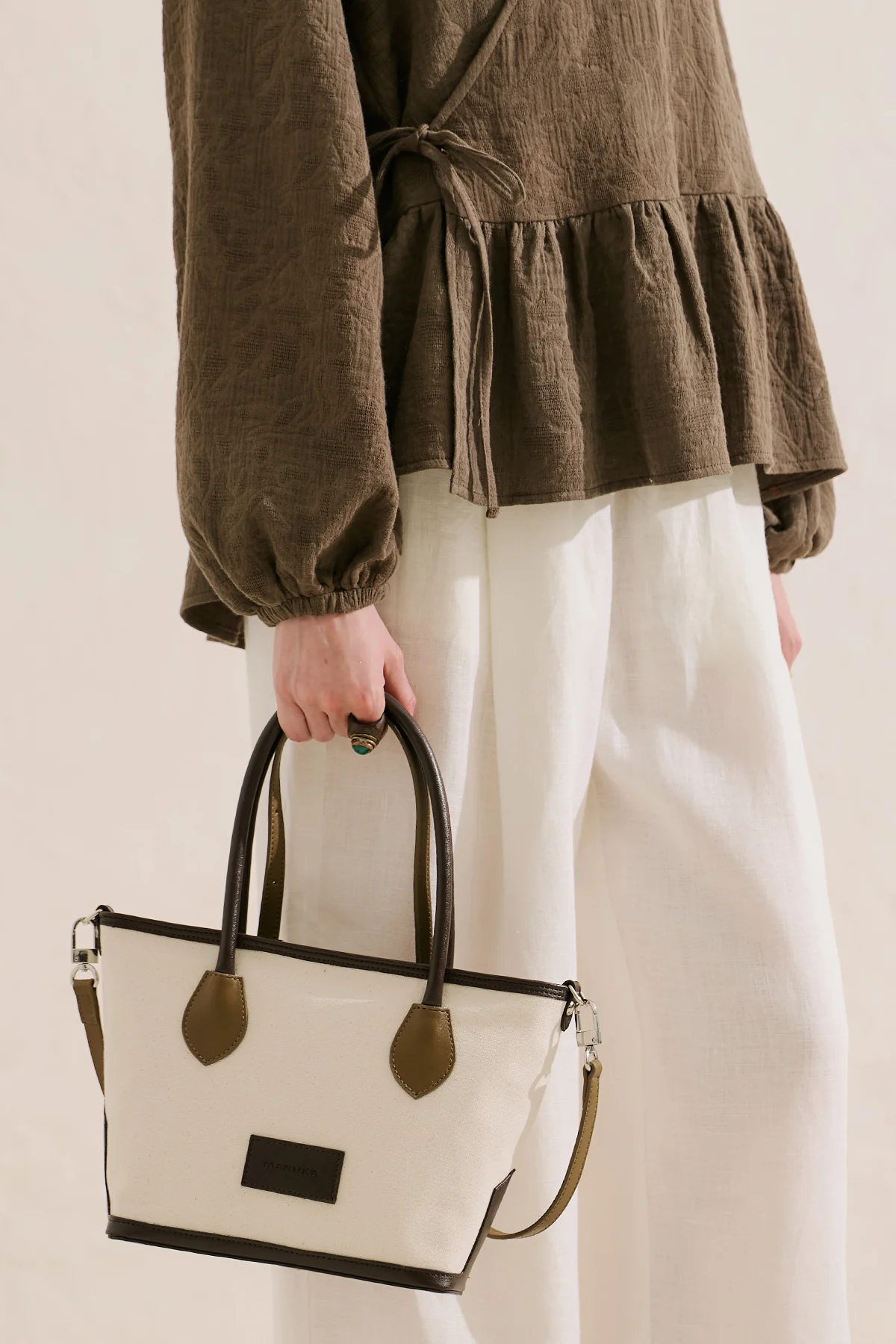 Nomad Medium Canvas Bag Brown - Image 4