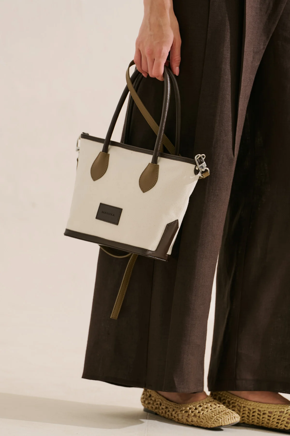 Nomad Medium Canvas Bag Brown - Image 5
