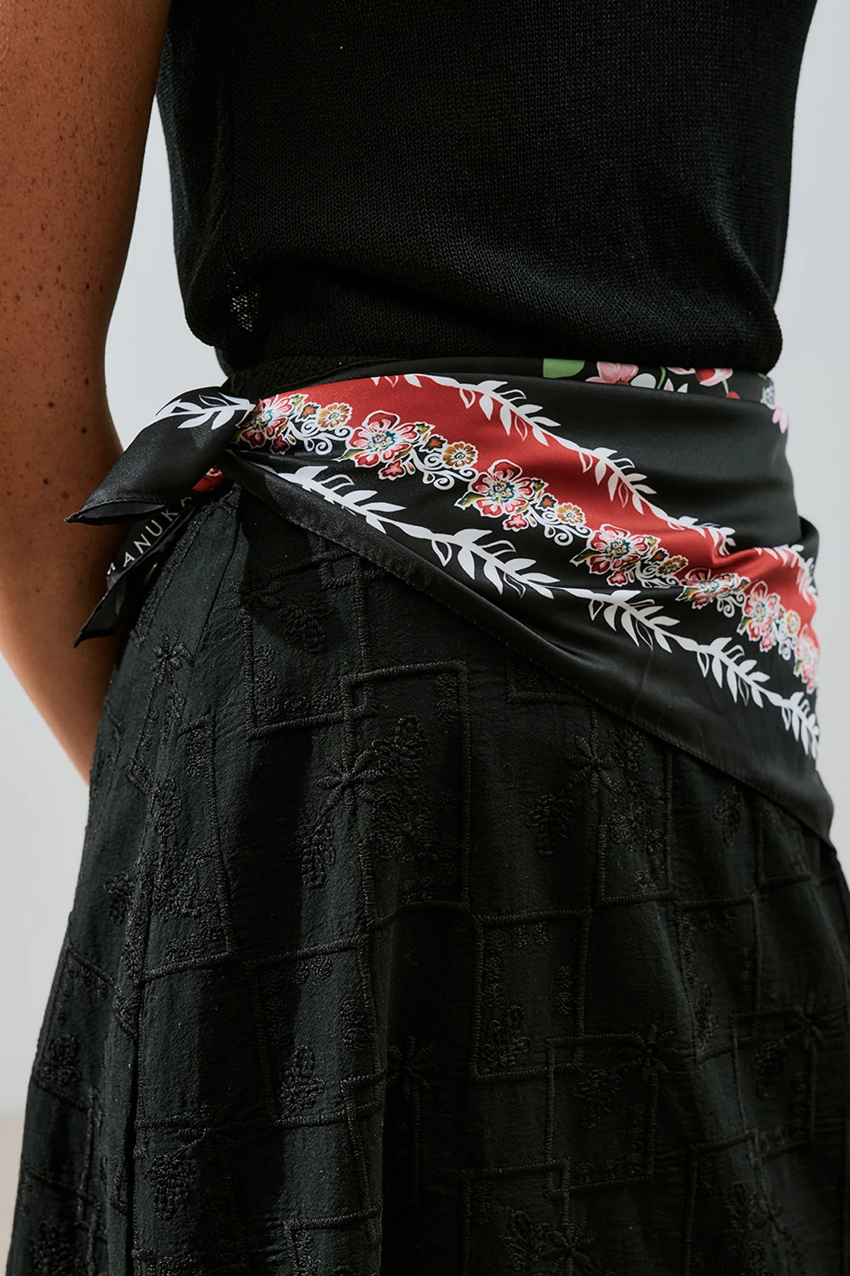 Patterned Satin Scarf Lora - Image 7