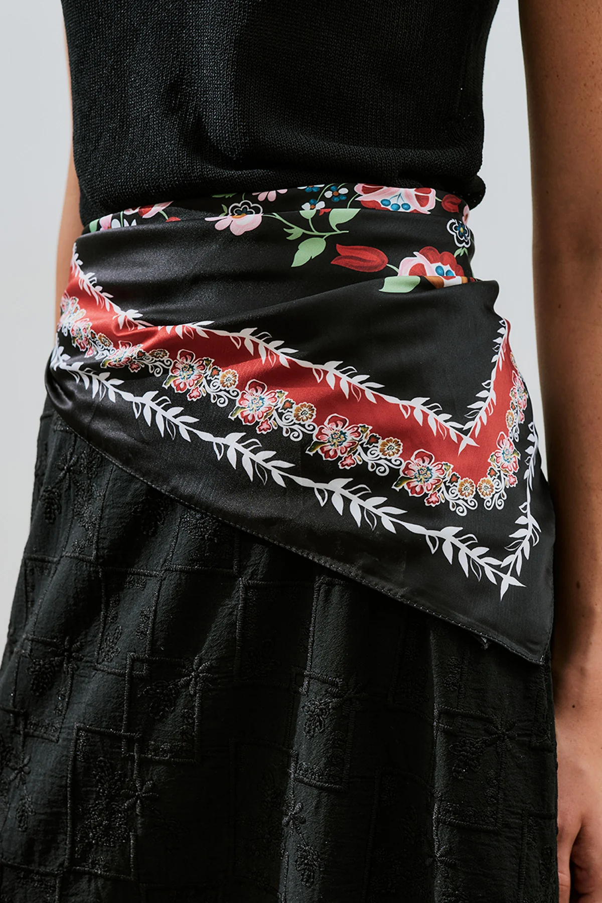 Patterned Satin Scarf Lora - Image 8
