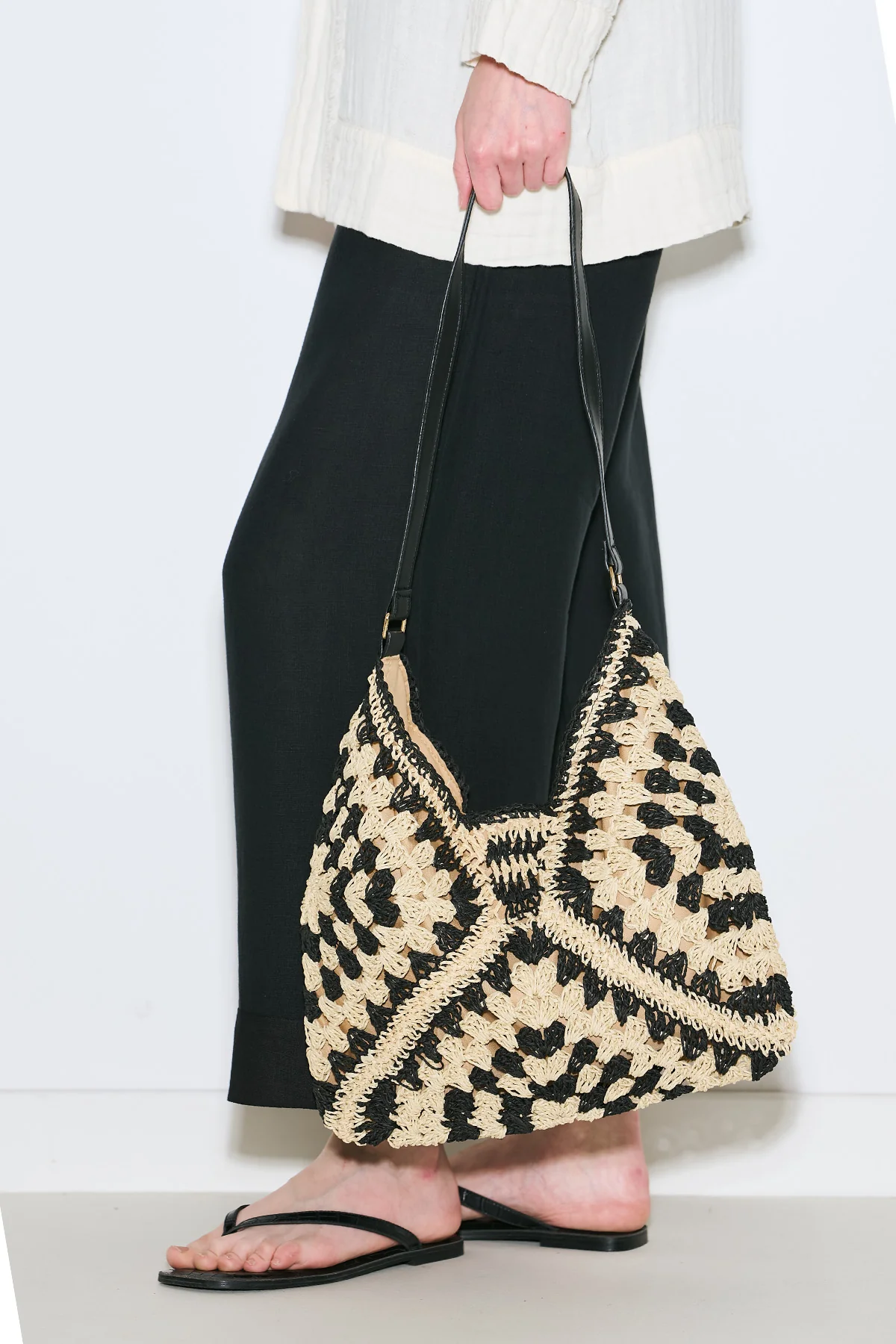 Patterned Straw Handbag Black