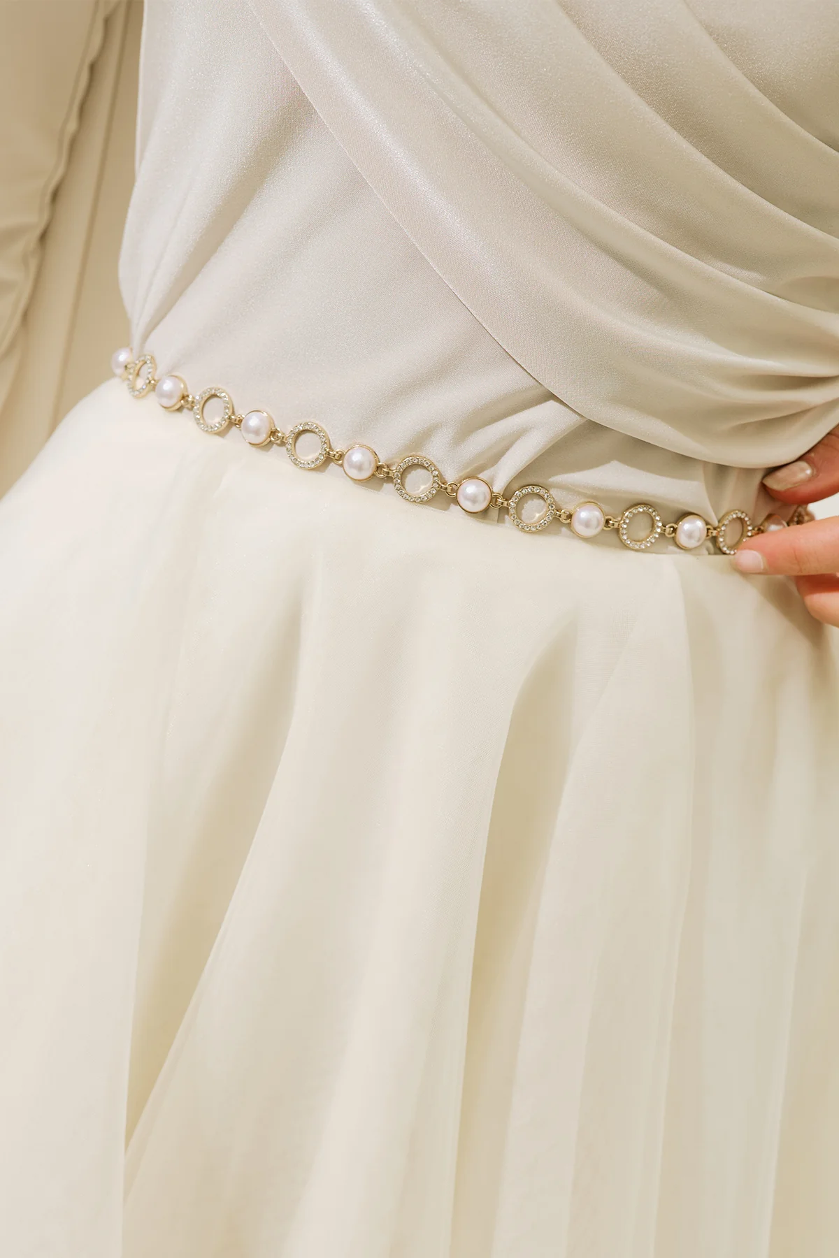 Pearl & Hoop Chain Belt Gold - Image 3