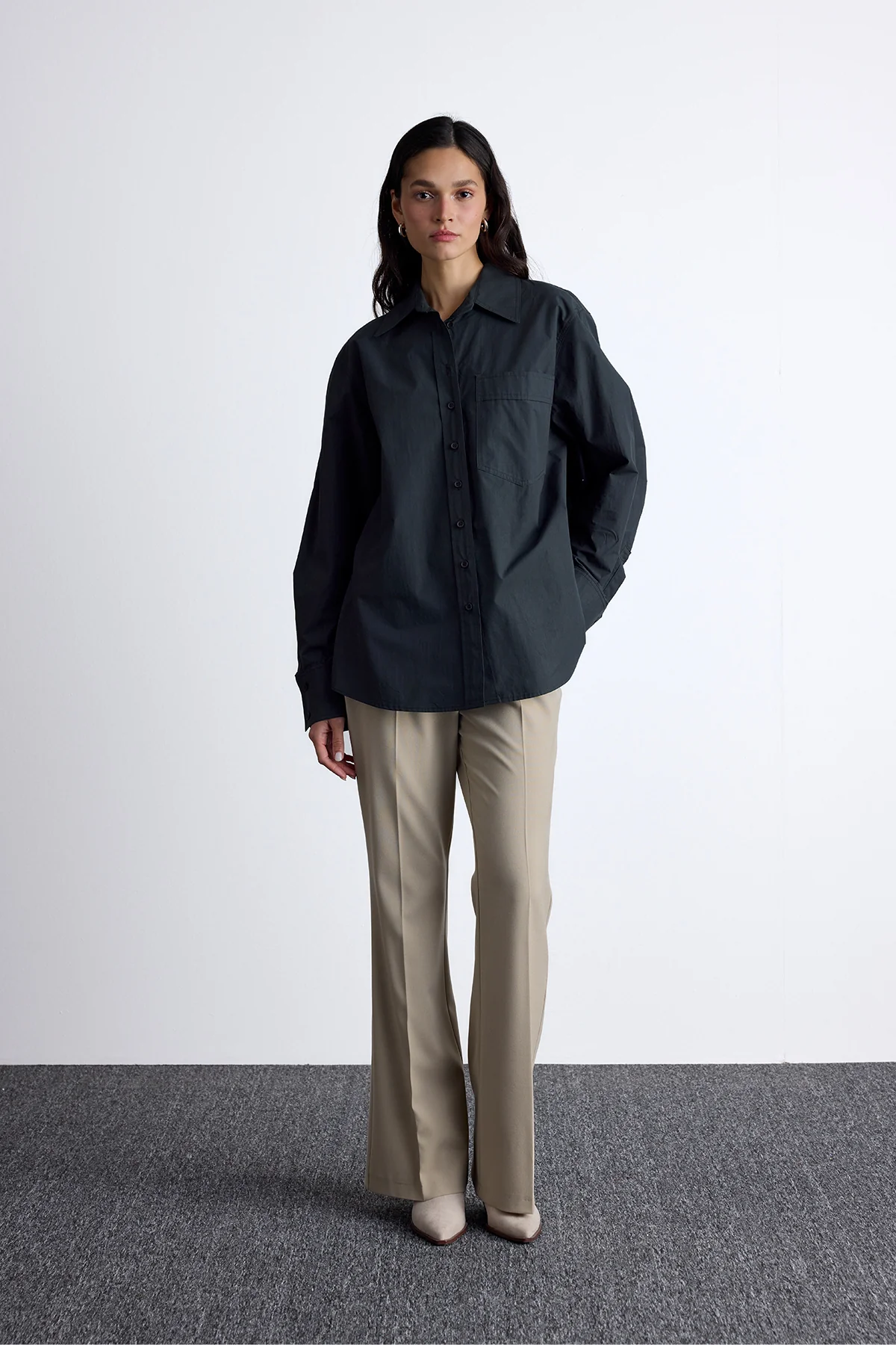 Pleated Oversized Shirt Smoke - Image 16