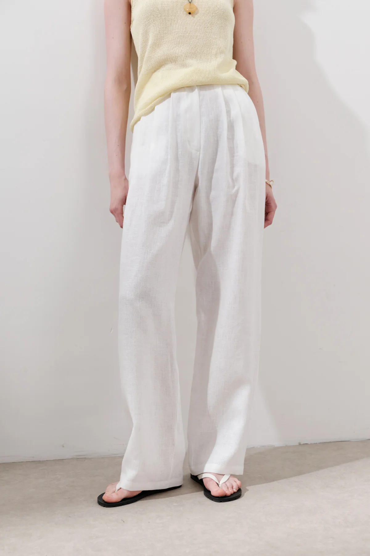 Pleated Wide-Leg Linen Trousers Ecru - Image 4