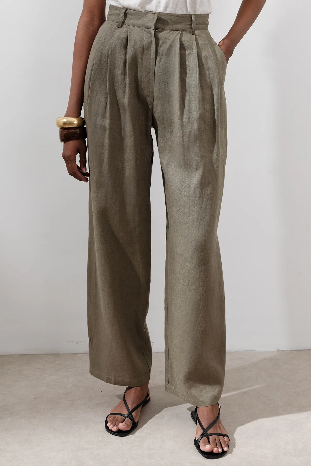 Pleated Wide-Leg Linen Trousers Khaki - Image 3