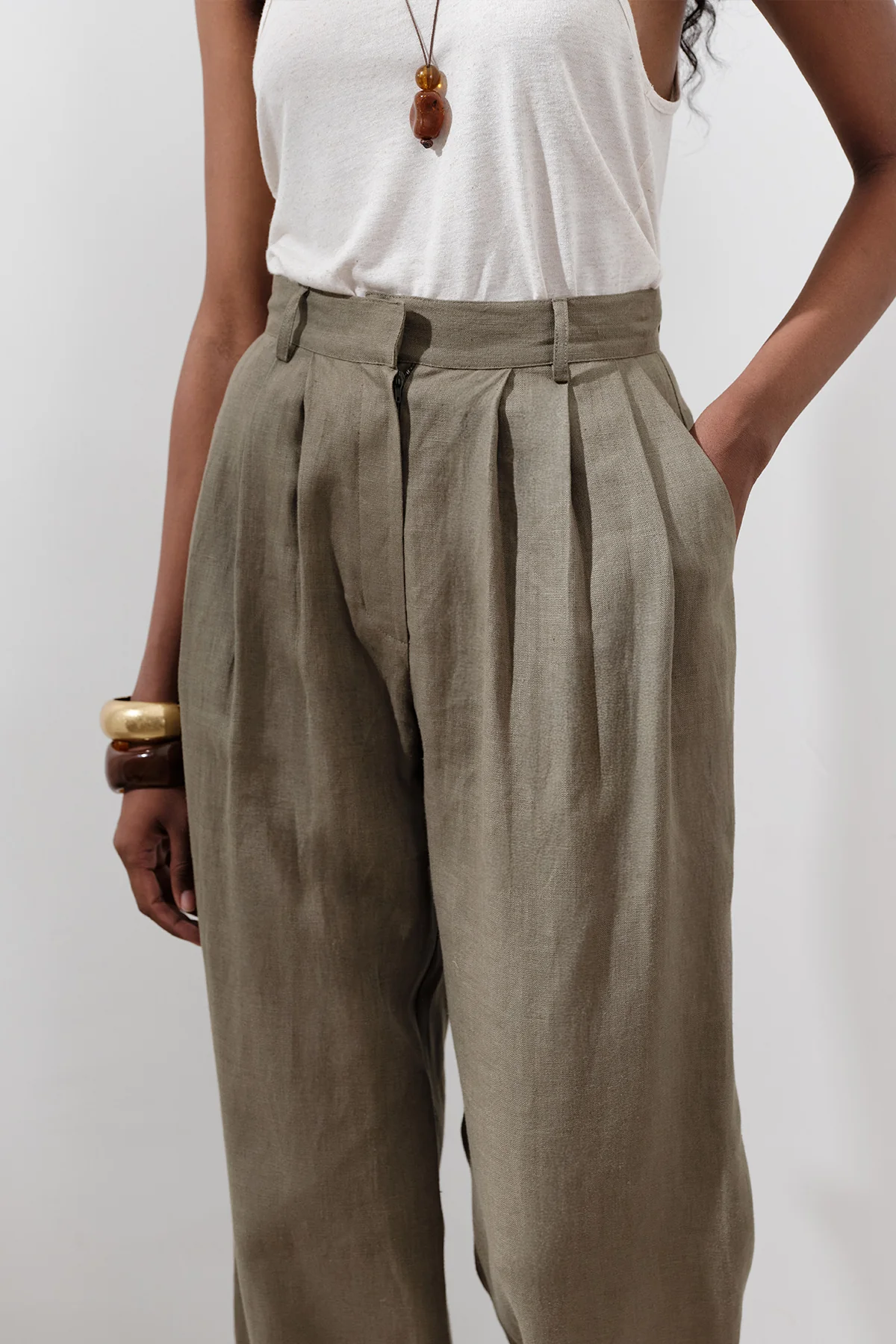 Pleated Wide-Leg Linen Trousers Khaki - Image 4