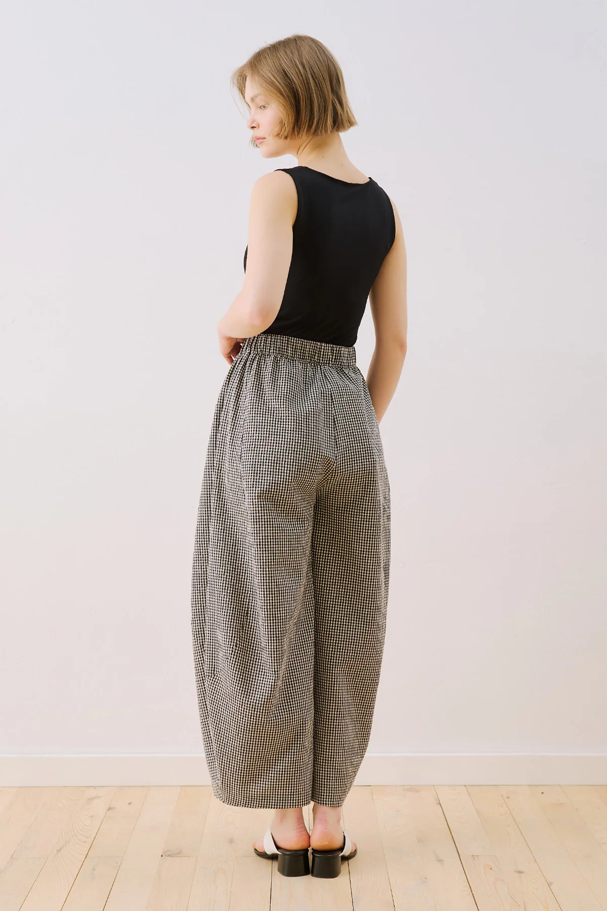Gingham Barrel Trousers Black - Image 6