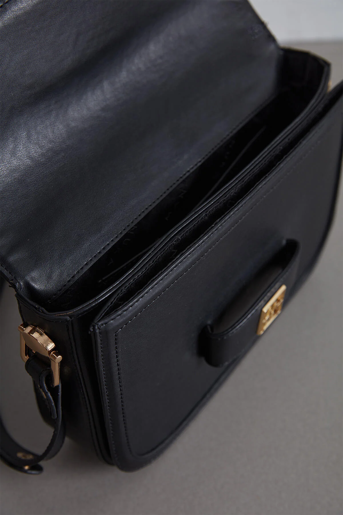 Premium Flap Bag Black - Image 6