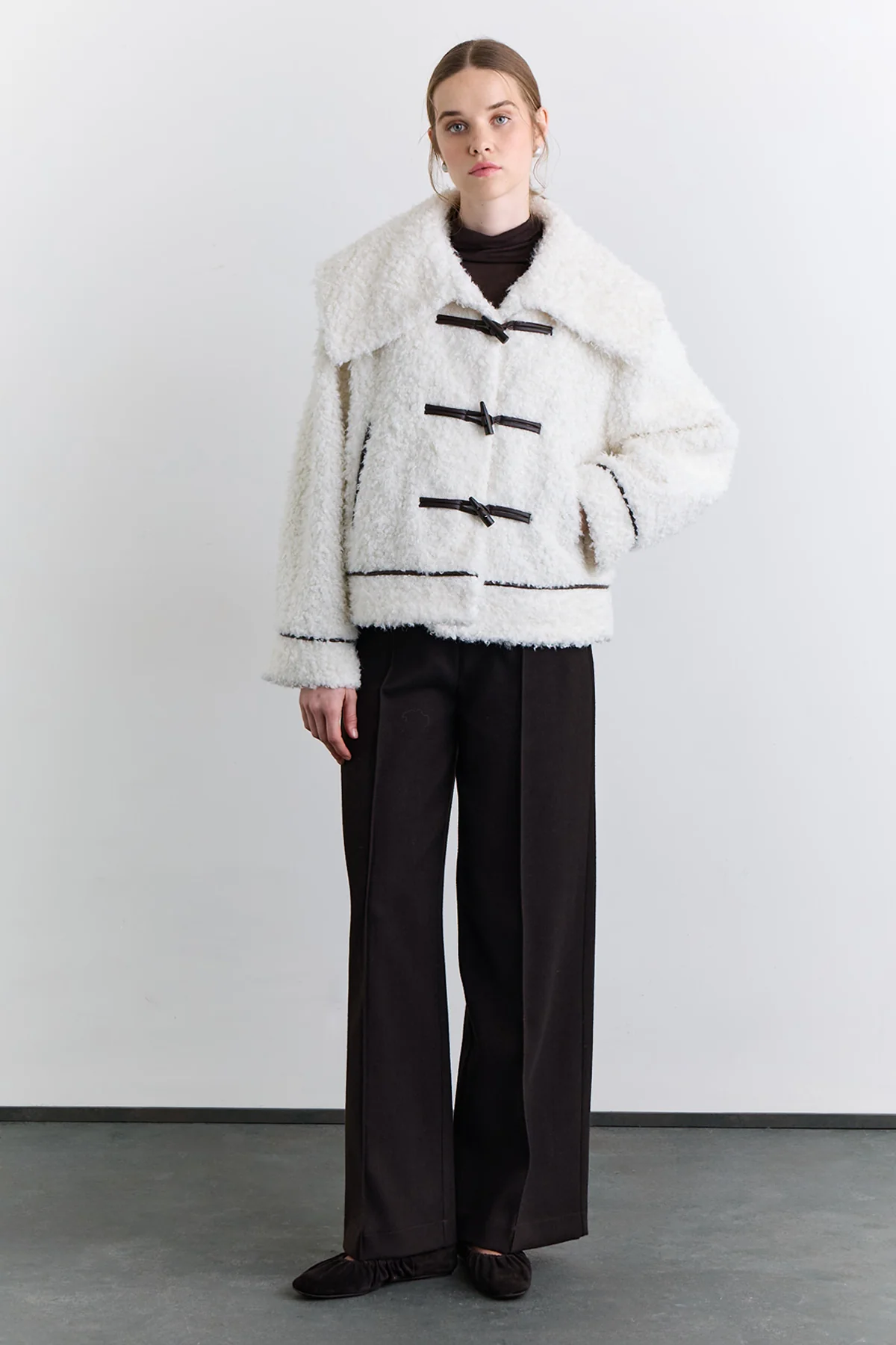Short Faux Fur Buttoned Coat Ecru - Image 4