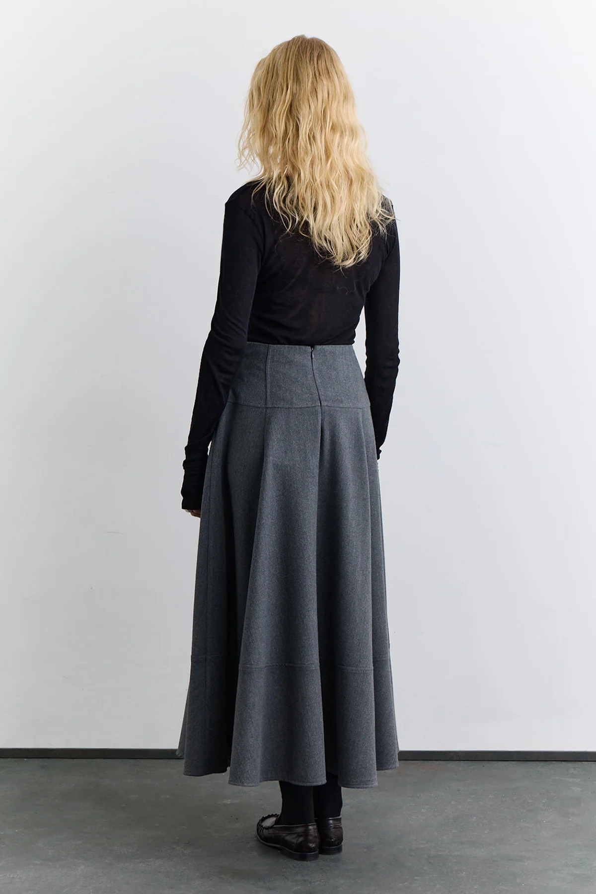 Structured Wide Skirt Grey - Image 6