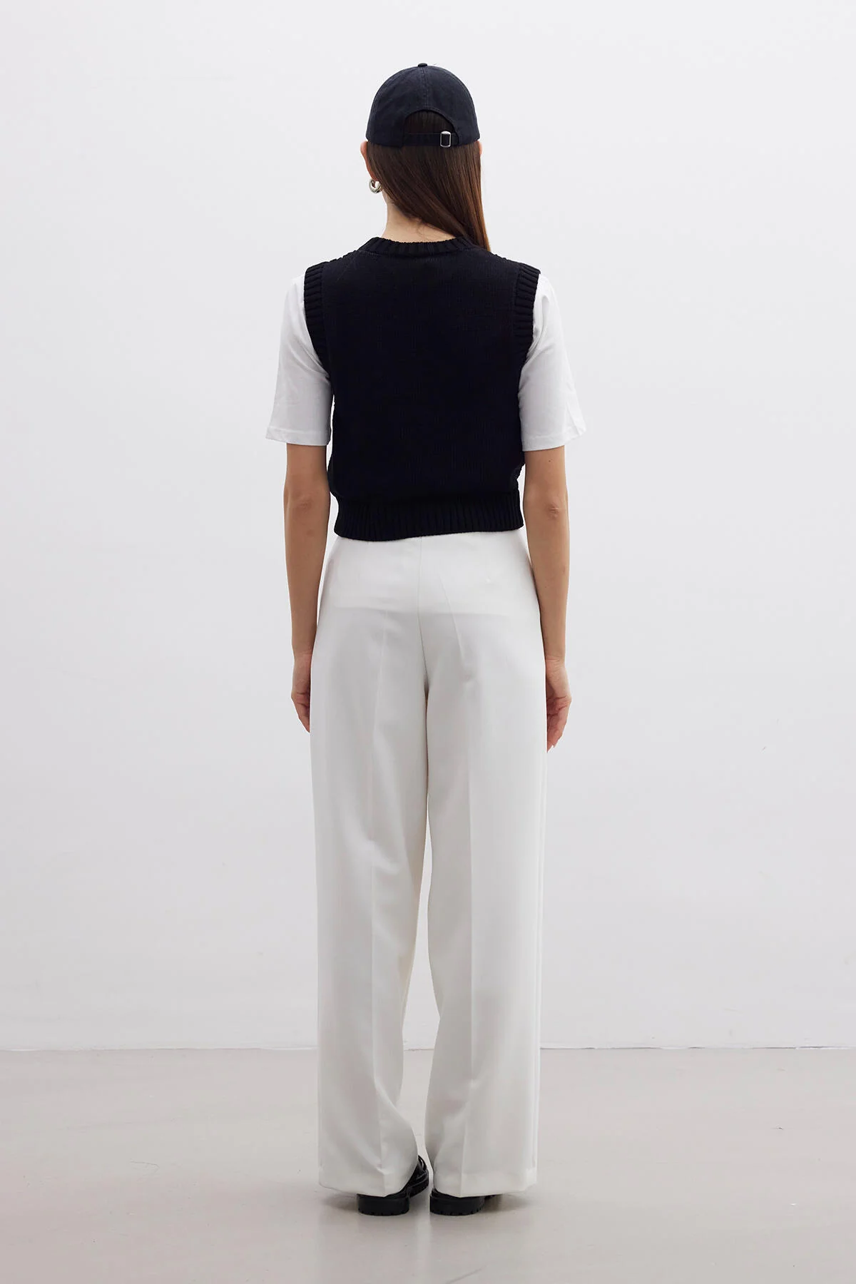 Thin Knit Sweater Black - Image 8
