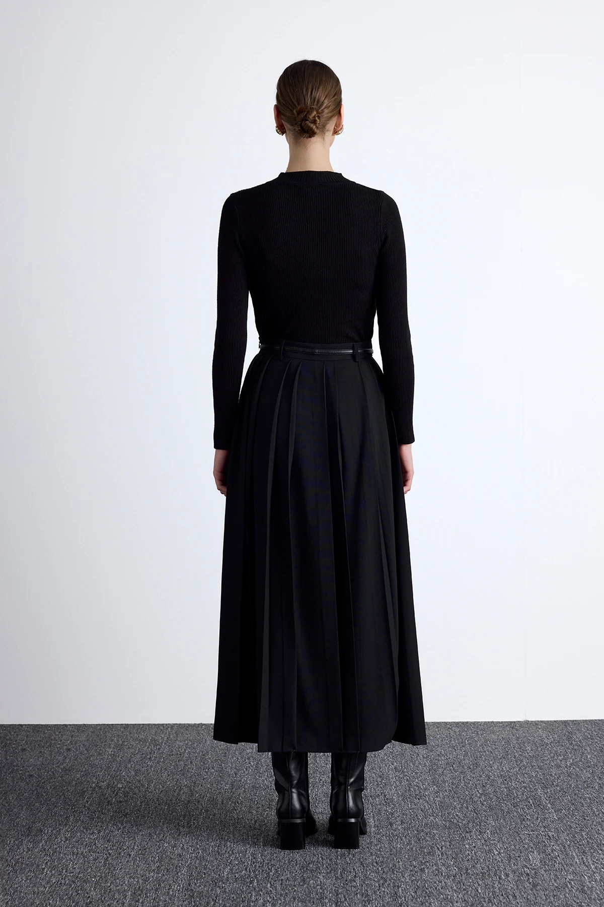 Wide Pleated Skirt Black - Image 10