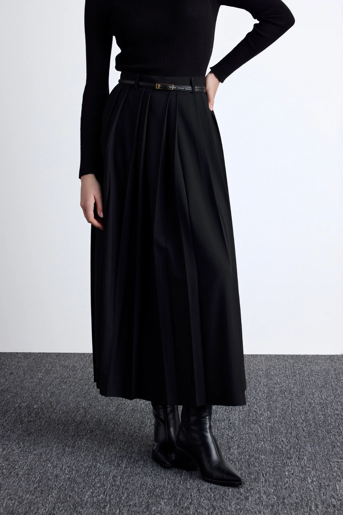 Wide Pleated Skirt Black - Image 7